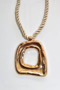 BOLD NECKLACE