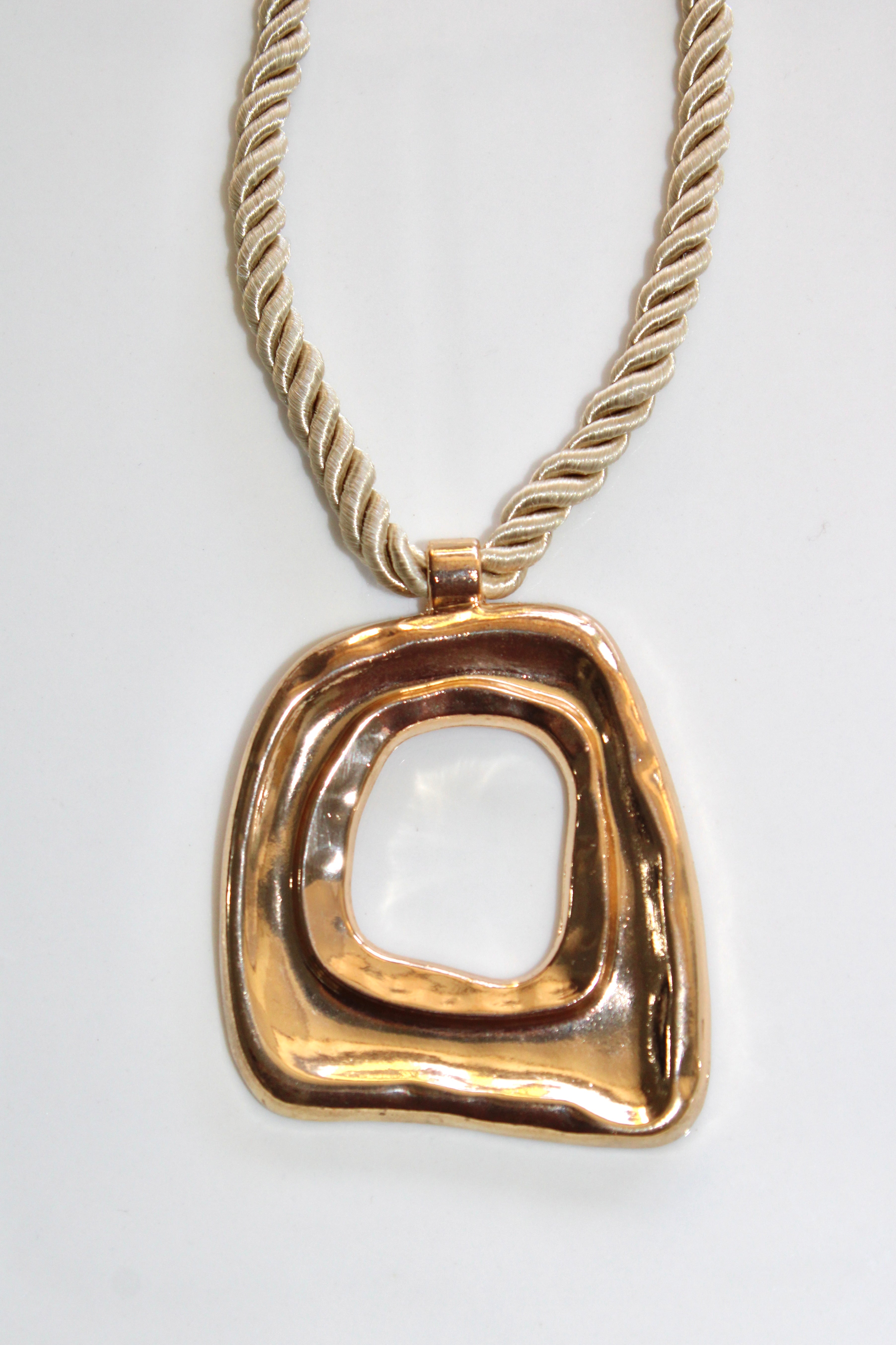 BOLD NECKLACE