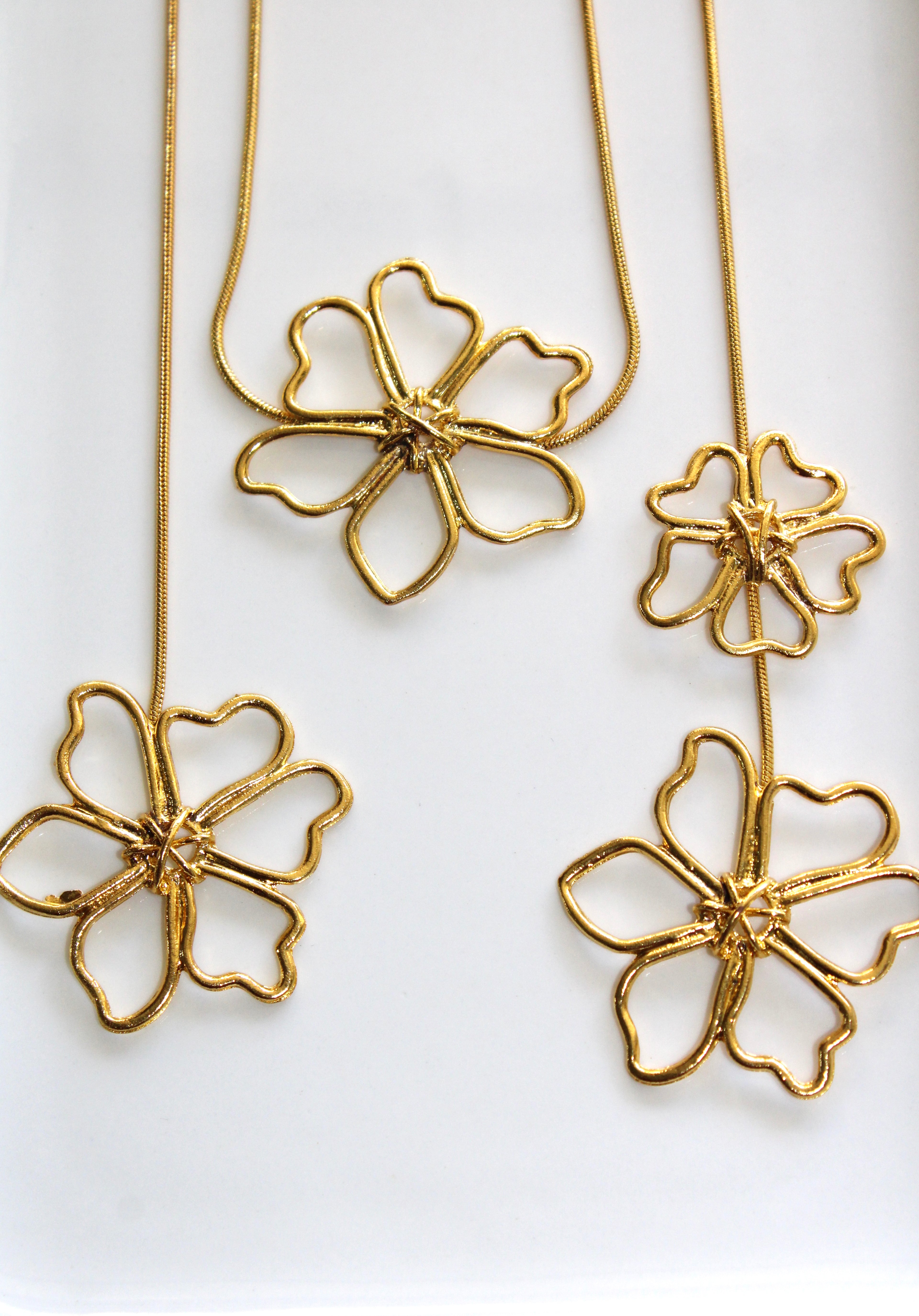 FLOWER NECKLACE
