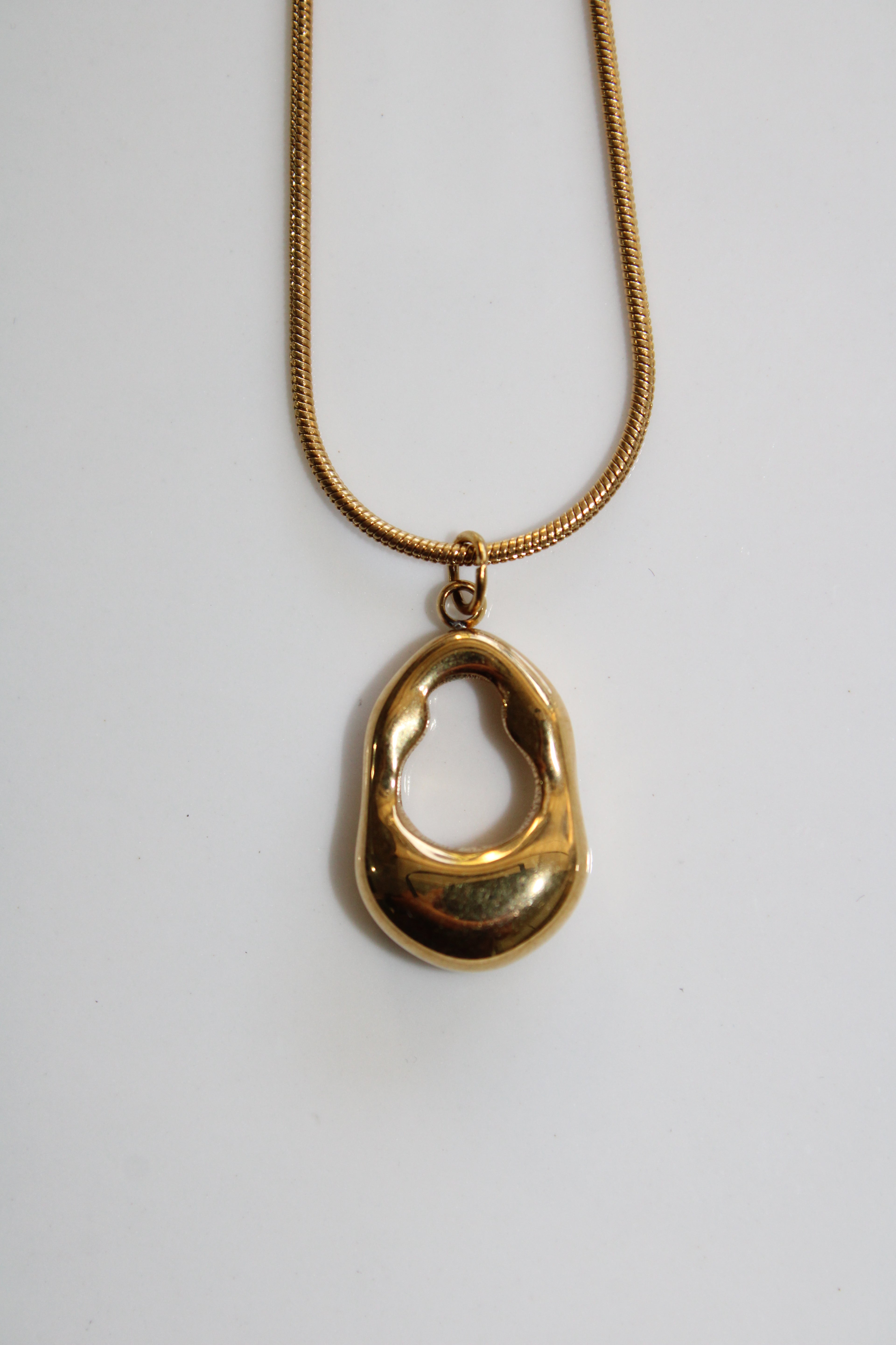 ARI NECKLACE